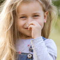 Náhrdelník strieborný - Kvet s ružovým opálom