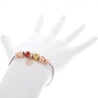 Dámsky strieborný náramok v zlatej farbe s guličkami,