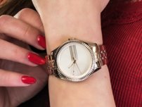 Dámske  hodinky Tommy Hilfiger TH1782082 kovové